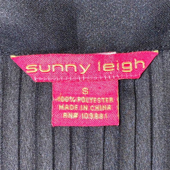 Sunny Leigh Pleated Chiffon Black Button Up Flare Sleeves Fitted Button Down S - Picture 5 of 9